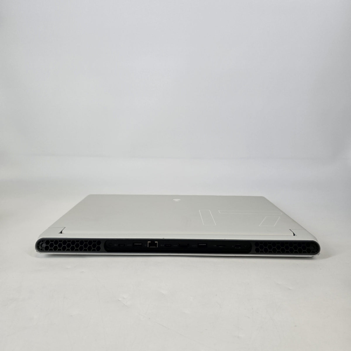 Dell Alienware X17 R1 White 2.3 GHz Intel Core i7 11th Gen. 16GB RAM 1TB Solid State Drive NVIDIA GeForce RTX 3070 8 GB