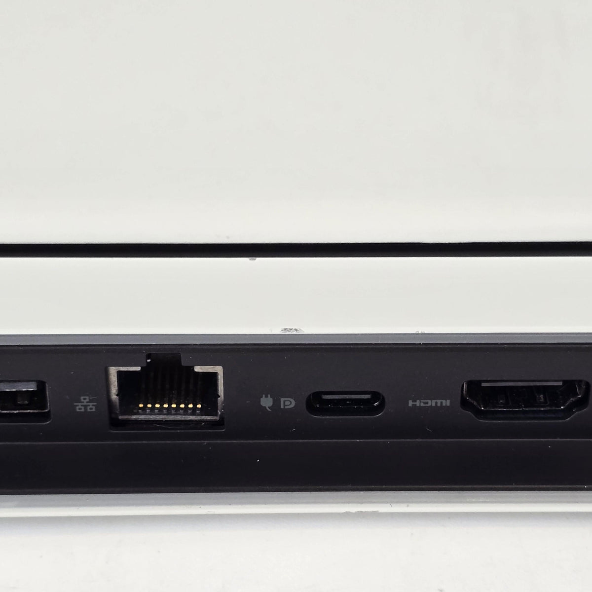 Dell Alienware X17 R1 White 2.3 GHz Intel Core i7 11th Gen. 16GB RAM 1TB Solid State Drive NVIDIA GeForce RTX 3070 8 GB