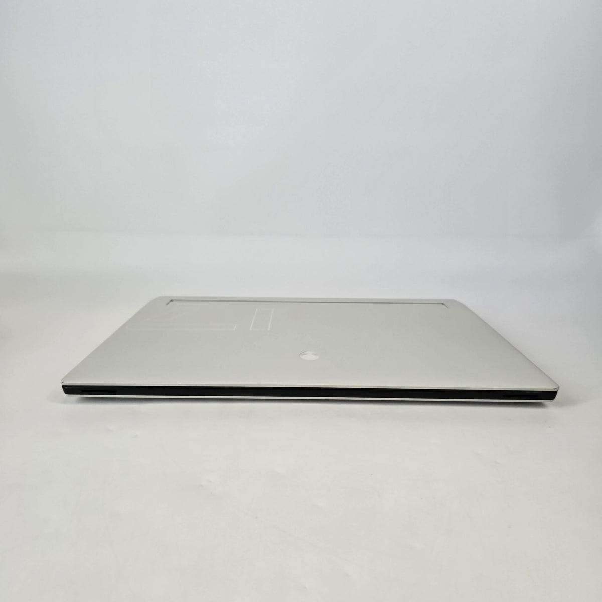 Dell Alienware X17 R1 White 2.3 GHz Intel Core i7 11th Gen. 16GB RAM 1TB Solid State Drive NVIDIA GeForce RTX 3070 8 GB
