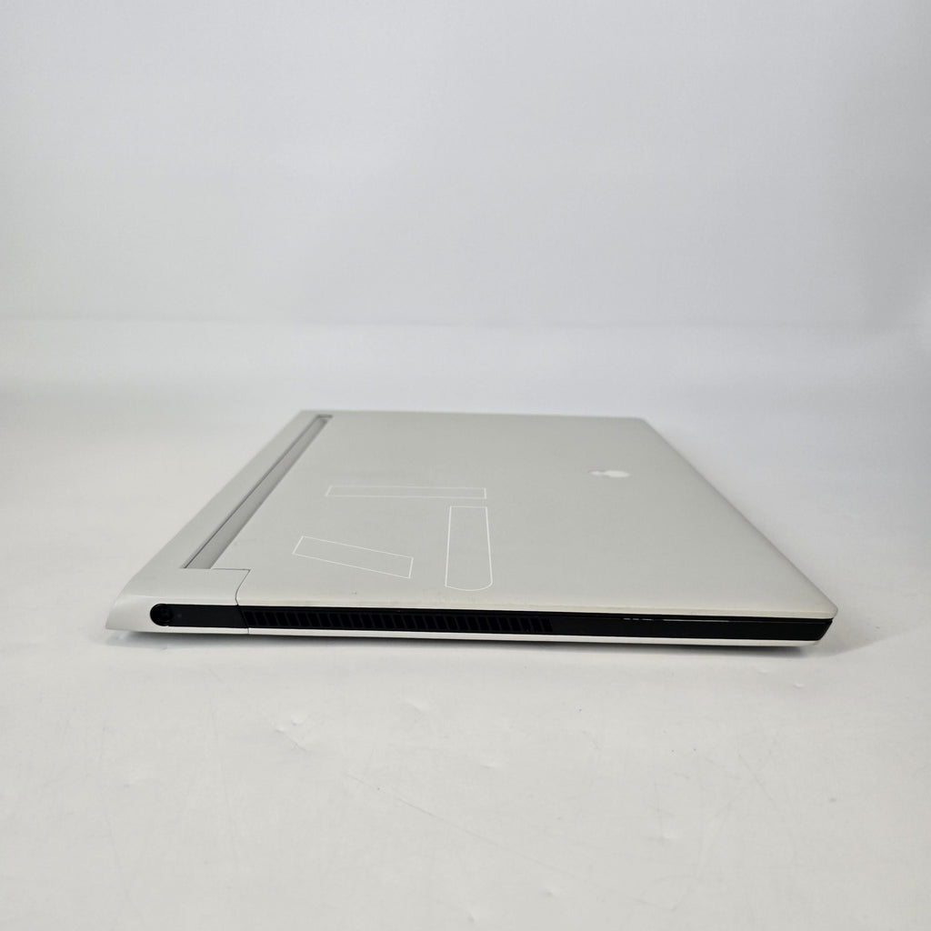 Dell Alienware X17 R1 White 2.3 GHz Intel Core i7 11th Gen. 16GB RAM 1TB Solid State Drive NVIDIA GeForce RTX 3070 8 GB