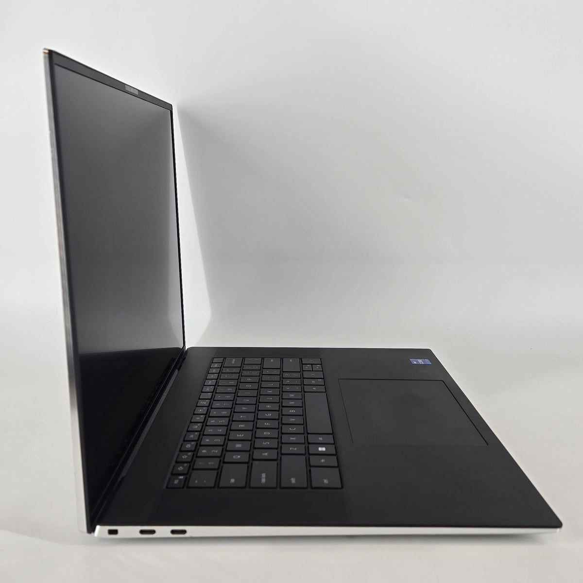 XPS 17 9720 Silver 2.3 GHz Intel Core i7 12th Gen. 64GB RAM 1TB Solid State Drive NVIDIA GeForce RTX 3050 4 GB