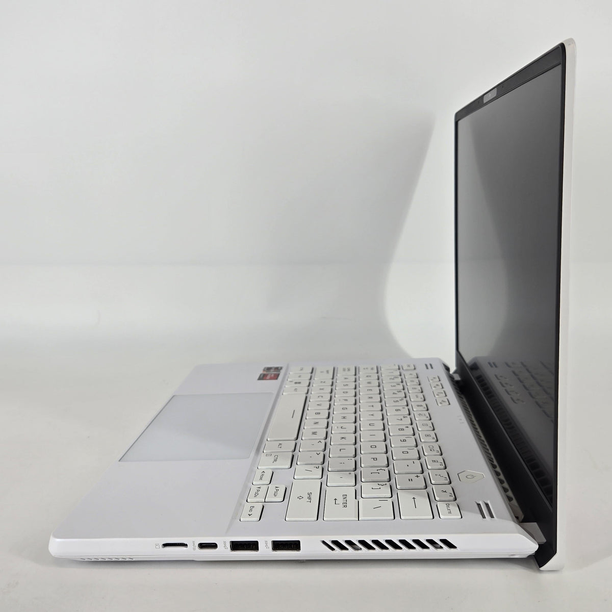 Asus ROG Zephyrus G14 GA402 14 White 3.3 GHz AMD Ryzen 9 6900HS 16GB RAM 1TB Solid State Drive AMD Radeon RX 6800S 8 GB