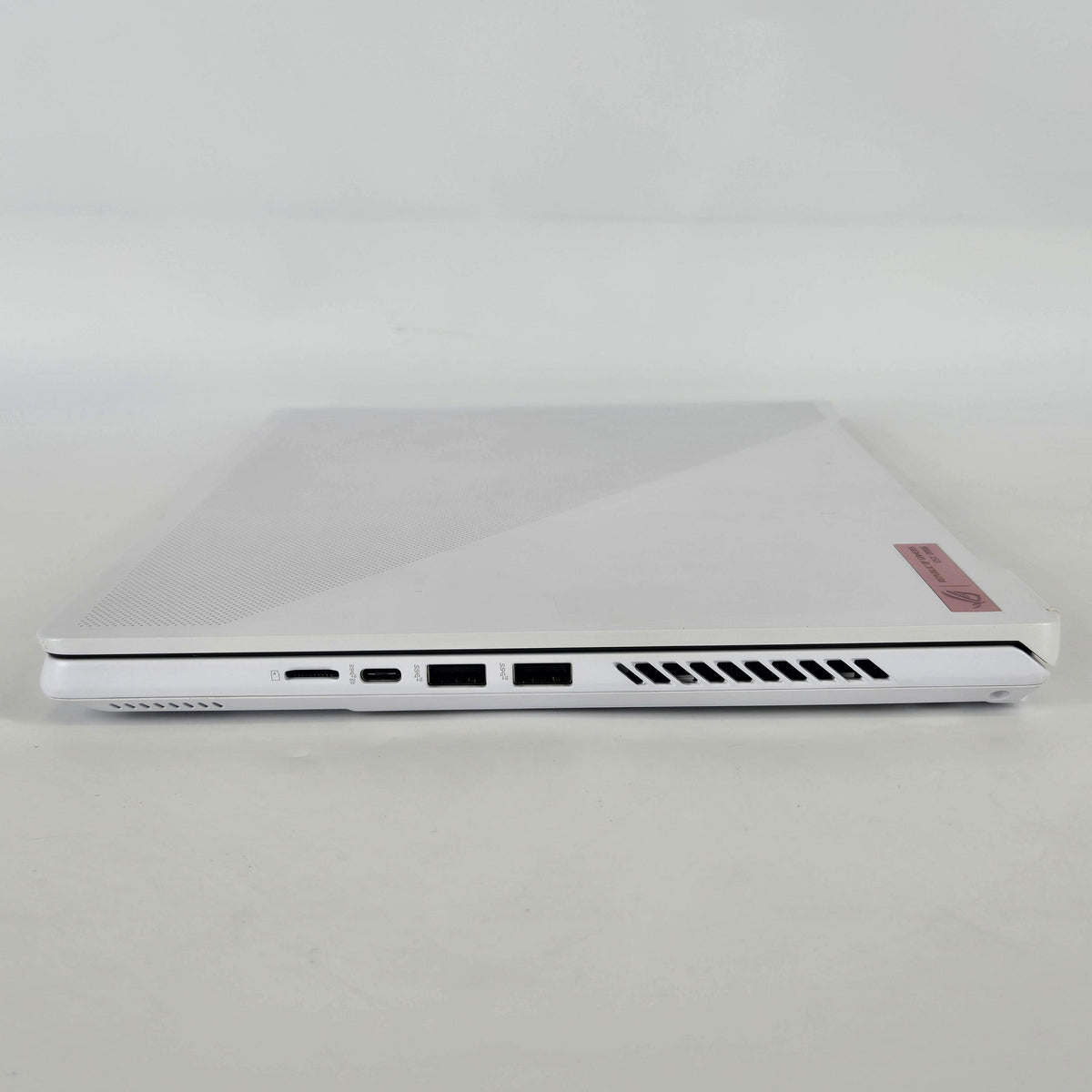 Asus ROG Zephyrus G14 GA402 14 White 3.3 GHz AMD Ryzen 9 6900HS 16GB RAM 1TB Solid State Drive AMD Radeon RX 6800S 8 GB