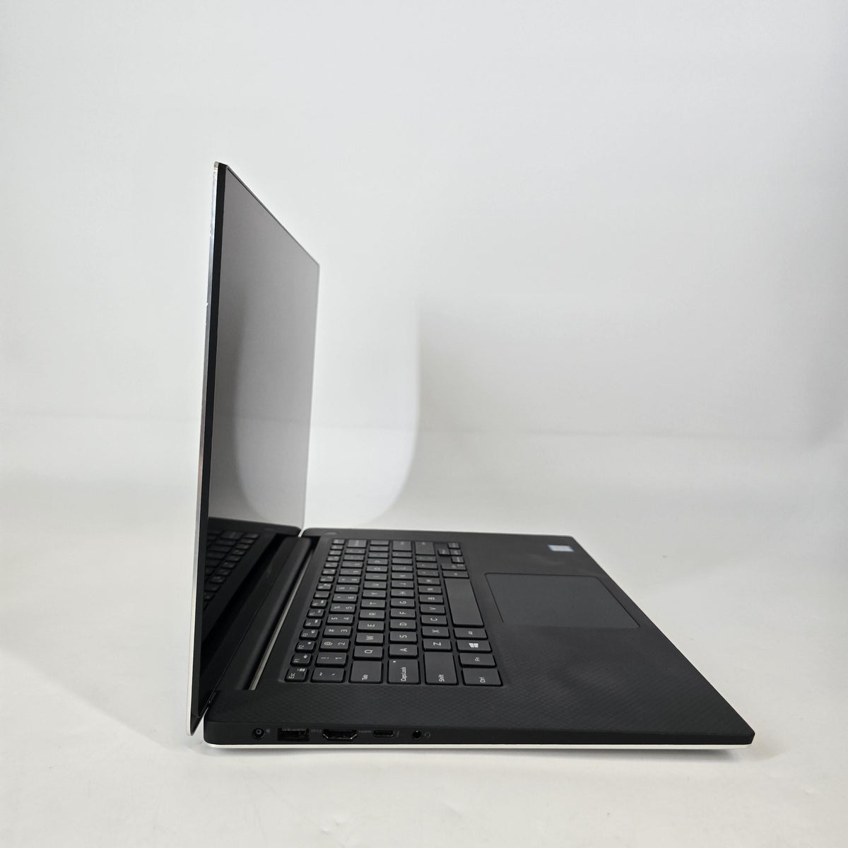 XPS 15 9570 Silver 2.2 GHz Intel Core i7 8th Gen. 32GB RAM 1TB Solid State Drive NVIDIA GeForce GTX 1050 Ti 4 GB