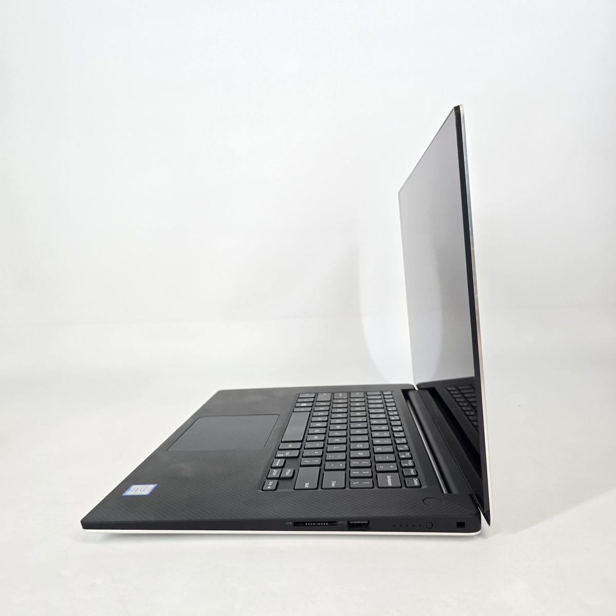 XPS 15 9570 Silver 2.2 GHz Intel Core i7 8th Gen. 32GB RAM 1TB Solid State Drive NVIDIA GeForce GTX 1050 Ti 4 GB