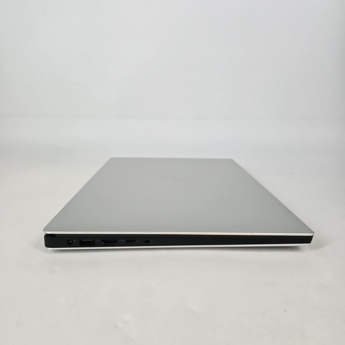 XPS 15 9570 Silver 2.2 GHz Intel Core i7 8th Gen. 32GB RAM 1TB Solid State Drive NVIDIA GeForce GTX 1050 Ti 4 GB