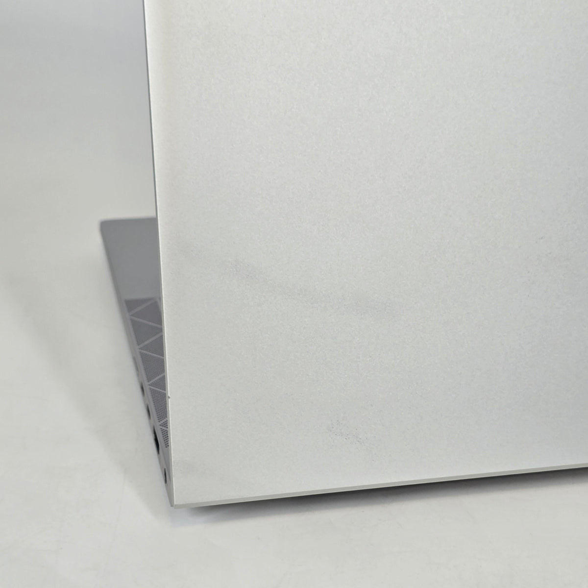 HP Elitebook 840 G8 14 Silver 2.8 GHz Intel Core i7 11th Gen. 16GB RAM 512GB Solid State Drive