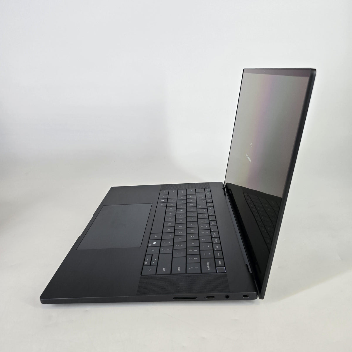 Dell Pro Max 16 Premium MA16250 Magnetite 2.9 GHz Intel Core Ultra 9 Series 2 64GB RAM 1TB Solid State Drive NVIDIA RTX PRO 3000 Blackwell 12 GB