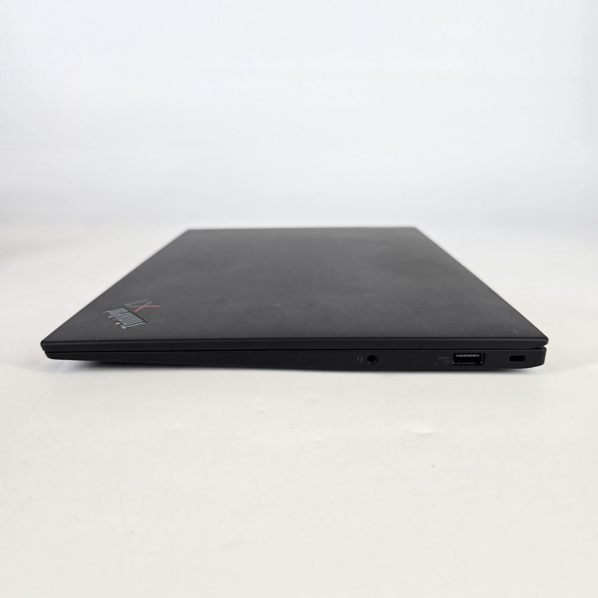 Lenovo ThinkPad X1 Carbon Gen 9 14 Gray 3.0 GHz Intel Core i7 11th Gen. 16GB RAM 512GB Solid State Drive
