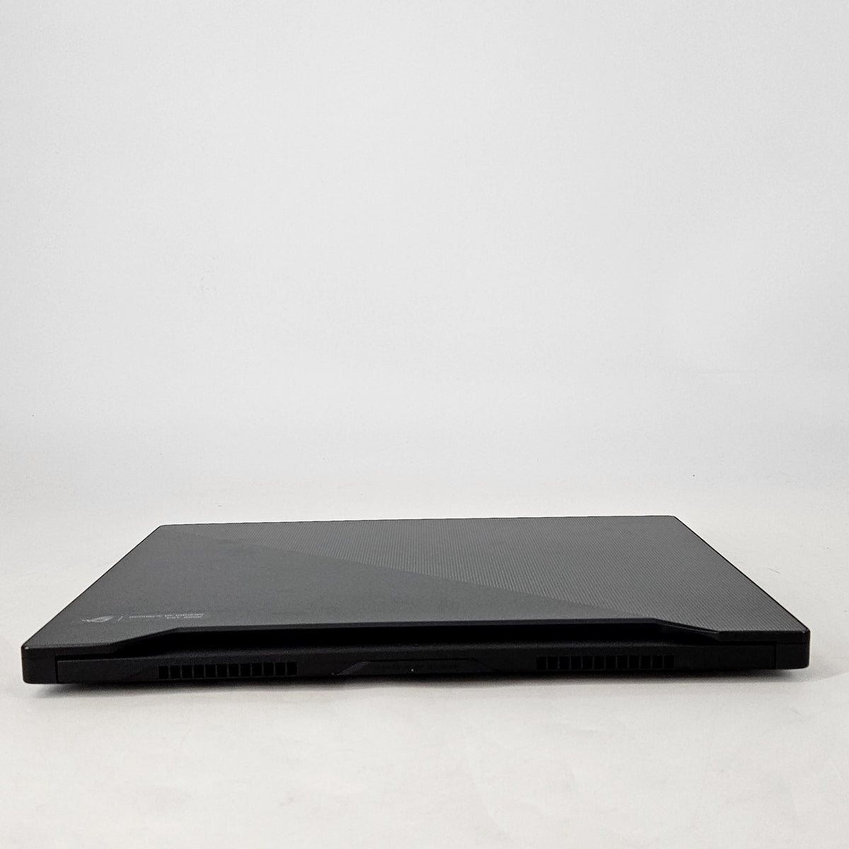 Asus ROG Zephyrus M15 GU502 15.6 Black 2.6 GHz Intel Core i7 10th Gen. 16GB RAM 1TB Solid State Drive NVIDIA GeForce RTX 2060 6 GB