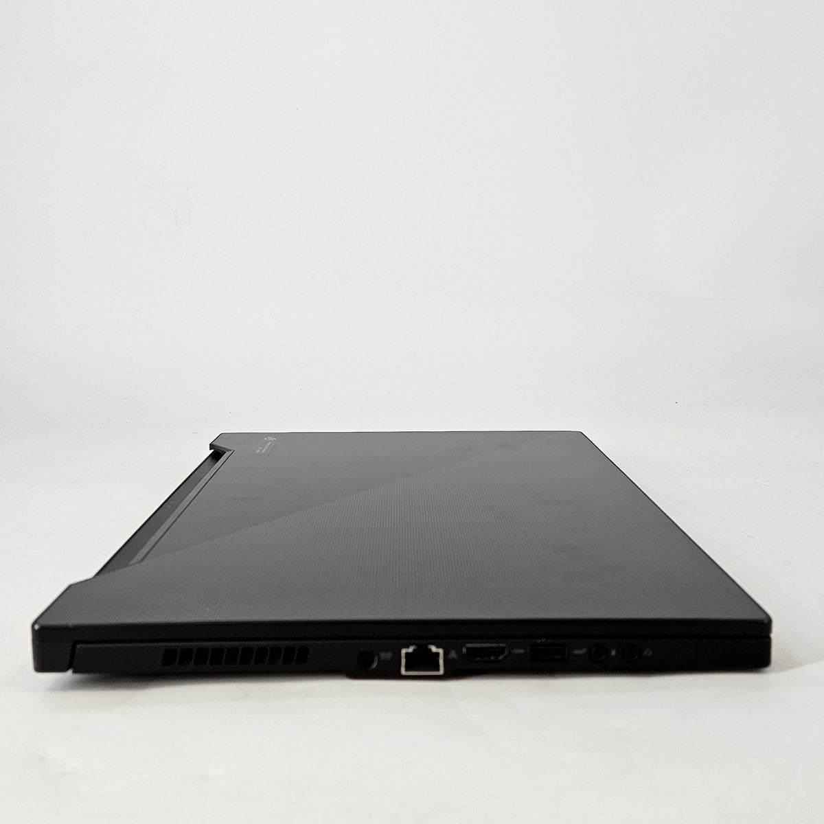 Asus ROG Zephyrus M15 GU502 15.6 Black 2.6 GHz Intel Core i7 10th Gen. 16GB RAM 1TB Solid State Drive NVIDIA GeForce RTX 2060 6 GB
