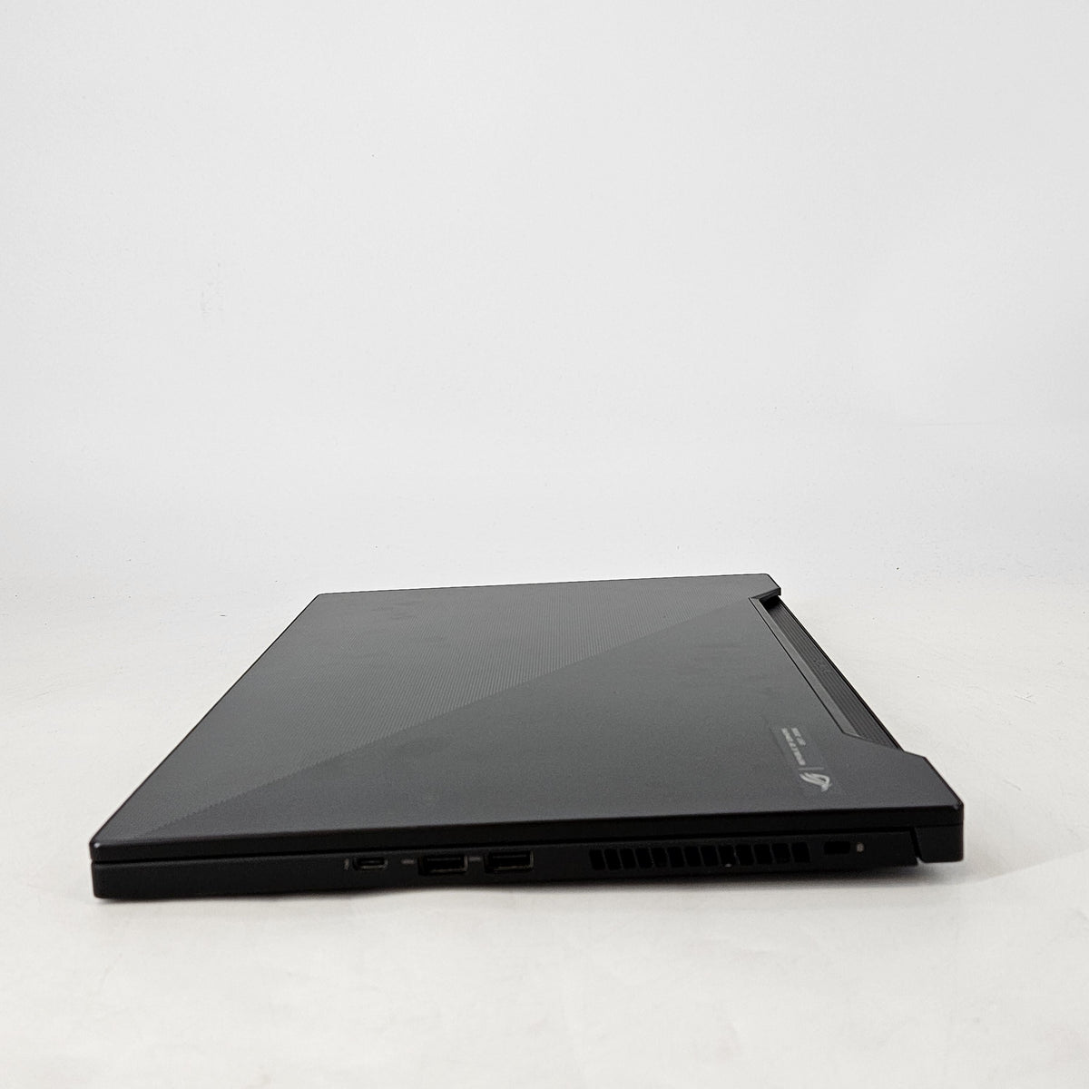 Asus ROG Zephyrus M15 GU502 15.6 Black 2.6 GHz Intel Core i7 10th Gen. 16GB RAM 1TB Solid State Drive NVIDIA GeForce RTX 2060 6 GB