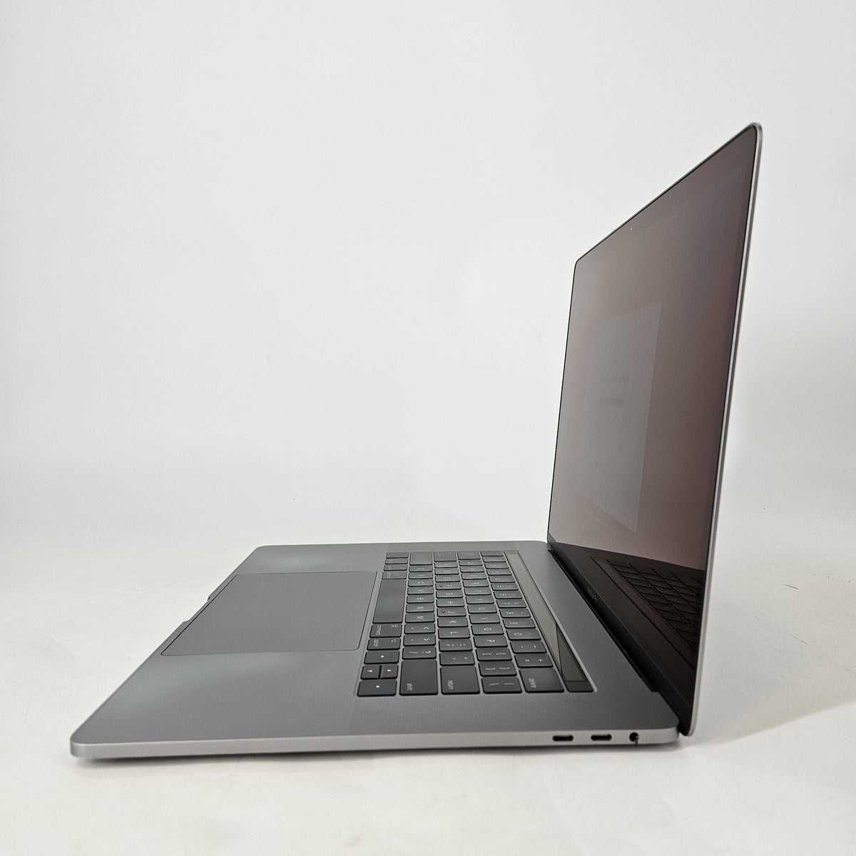 Apple MacBook Pro 15 Touch Bar 2017 Space Gray 3.1 GHz Intel Core i7 7th Gen. 16GB RAM 2TB Solid State Drive AMD Radeon Pro 560 4 GB