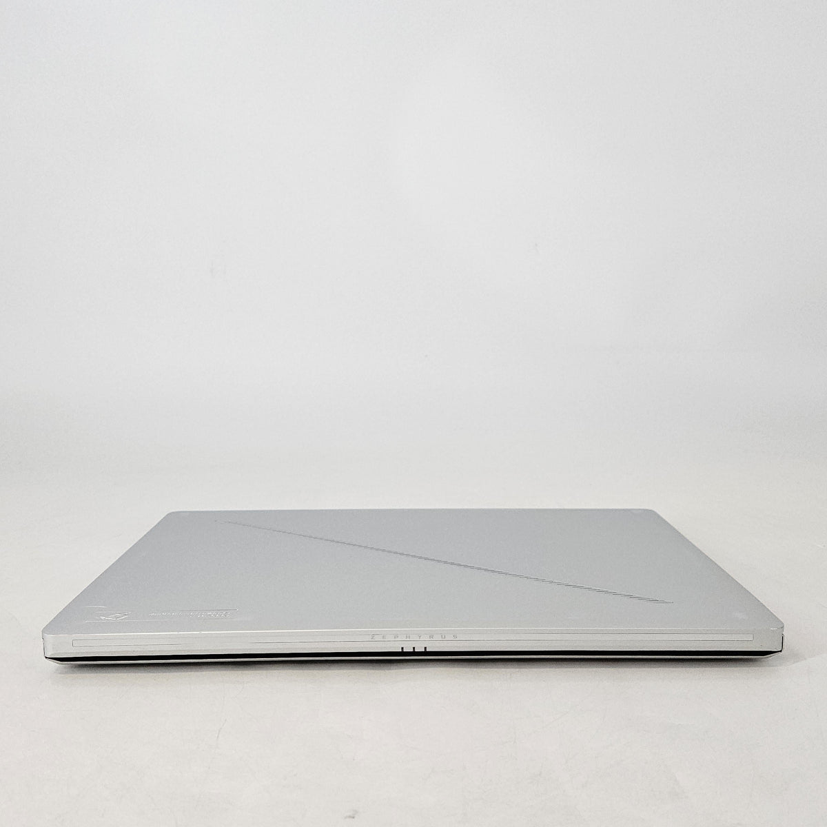 ROG Zephyrus G14 GA403 14 White 4.0 GHz AMD Ryzen 9 8945HS 16GB RAM 1TB Solid State Drive NVIDIA GeForce RTX 4060 8 GB