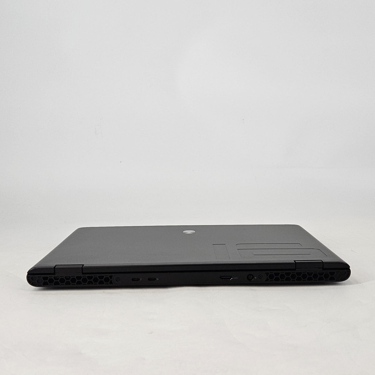 Dell Alienware M16 R2 Black 1.4 GHz Intel Core Ultra 7 16GB RAM 1TB Solid State Drive NVIDIA GeForce RTX 4070 8 GB
