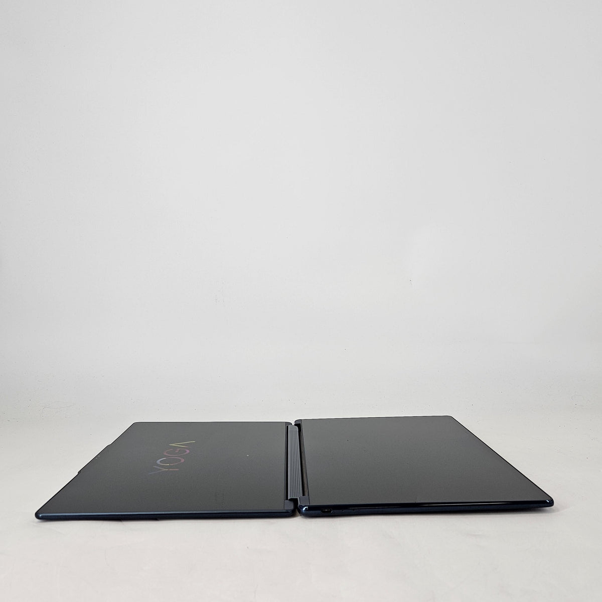 Lenovo Yoga Book 9i 13.3 Blue 2.0 GHz Intel Core Ultra 7 Series 2 16GB RAM 1TB Solid State Drive