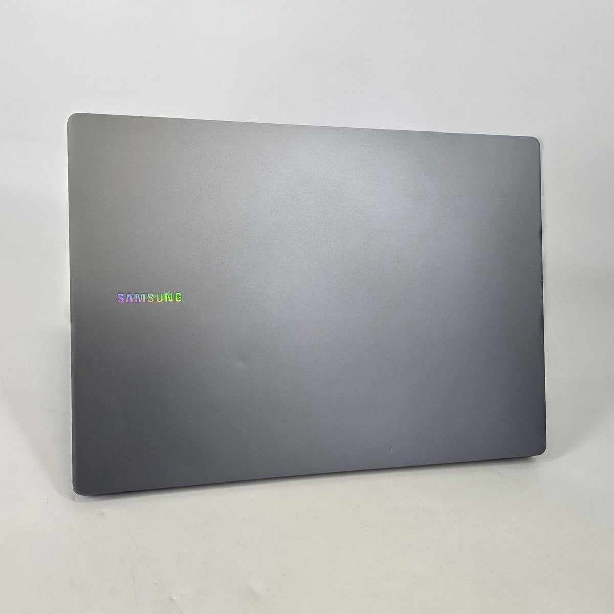 Galaxy Book4 Ultra 16 Gray 2.5 GHz Intel Core Ultra 9 32GB RAM 1TB Solid State Drive NVIDIA GeForce RTX 4070 8 GB