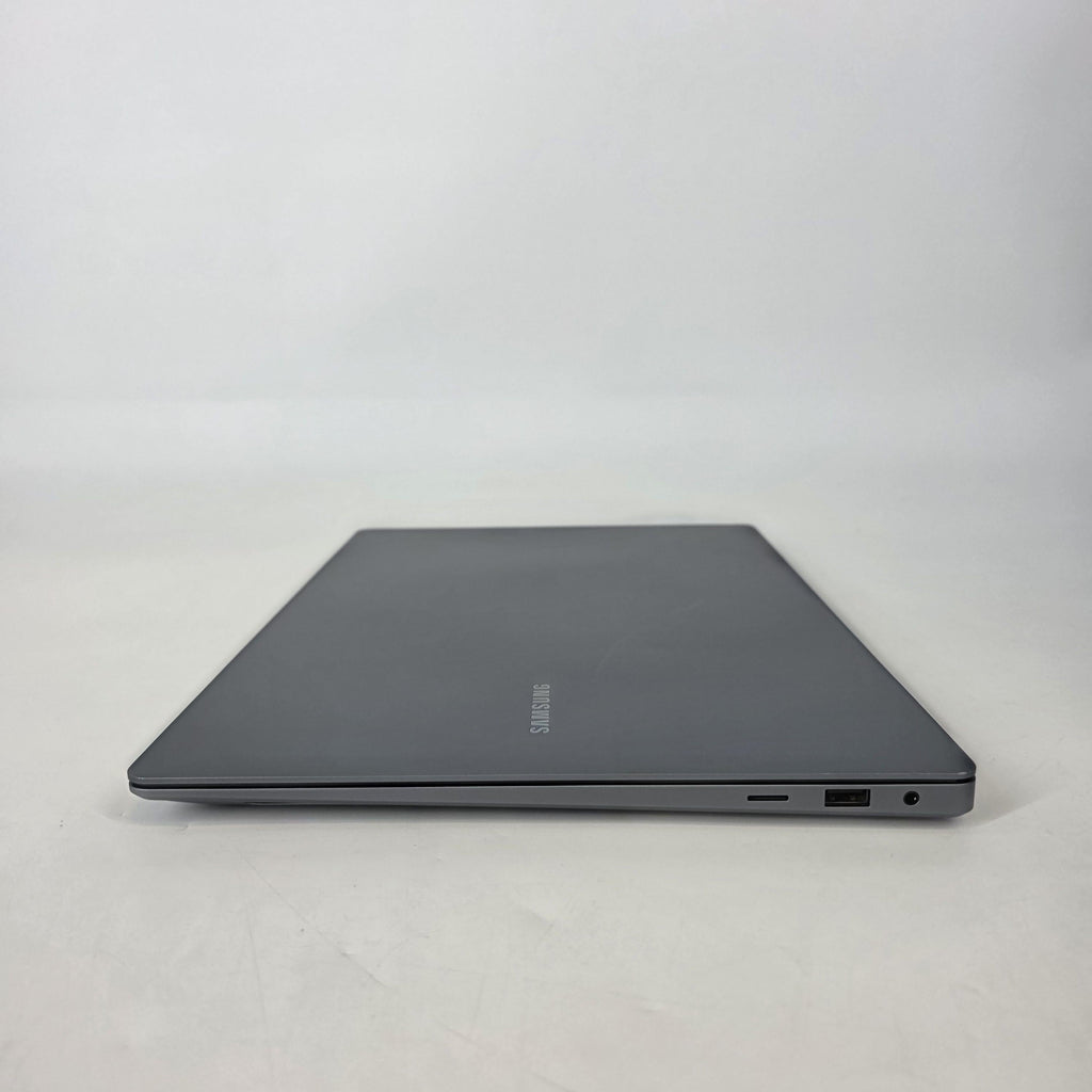 Galaxy Book4 Ultra 16 Gray 2.5 GHz Intel Core Ultra 9 32GB RAM 1TB Solid State Drive NVIDIA GeForce RTX 4070 8 GB