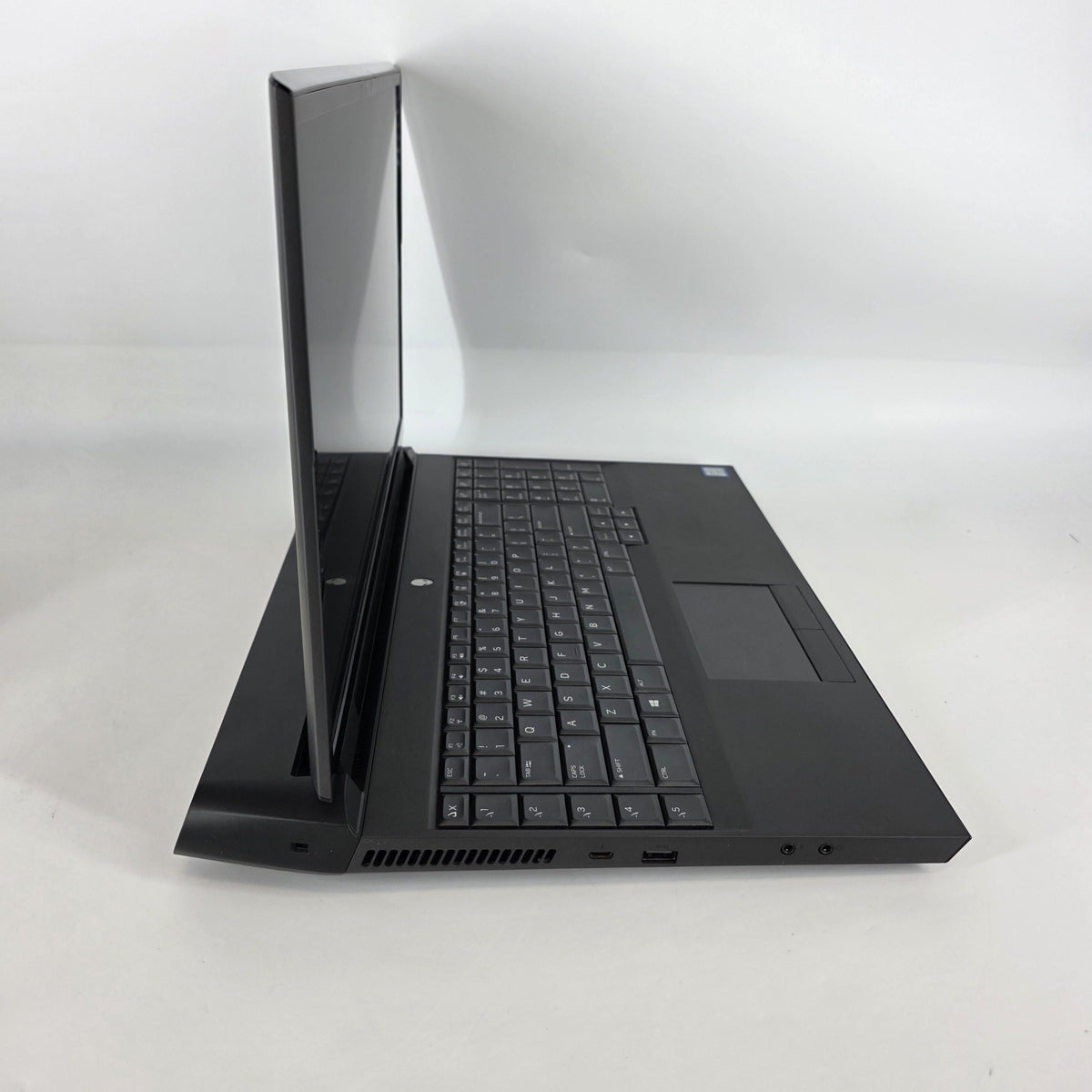Alienware Area-51m R1 17.3 Black 3.6 GHz Intel Core i9 9th Gen. 64GB RAM 512GB Solid State Drive 500GB Solid State Drive NVIDIA GeForce RTX 2080 8 GB