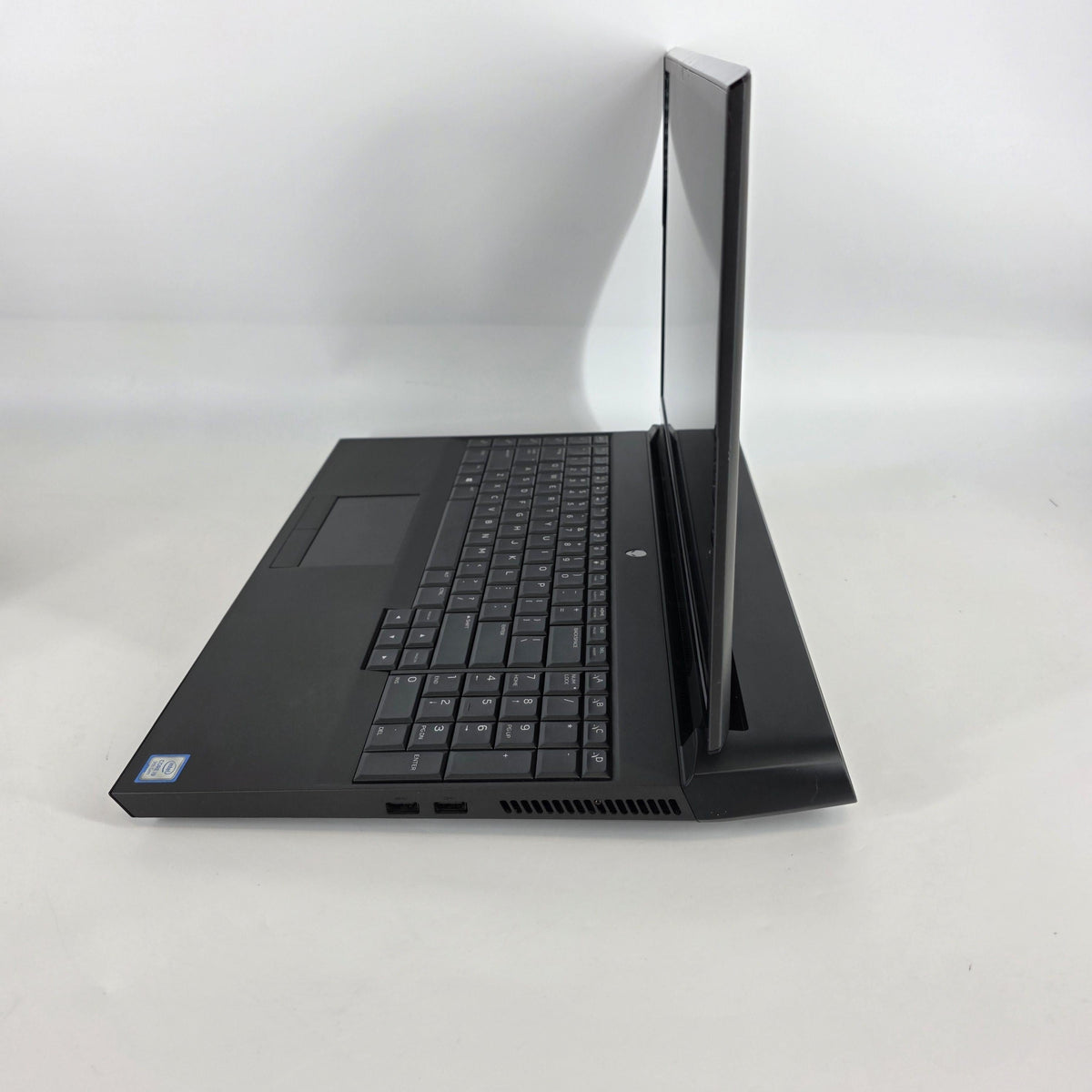 Alienware Area-51m R1 17.3 Black 3.6 GHz Intel Core i9 9th Gen. 64GB RAM 512GB Solid State Drive 500GB Solid State Drive NVIDIA GeForce RTX 2080 8 GB