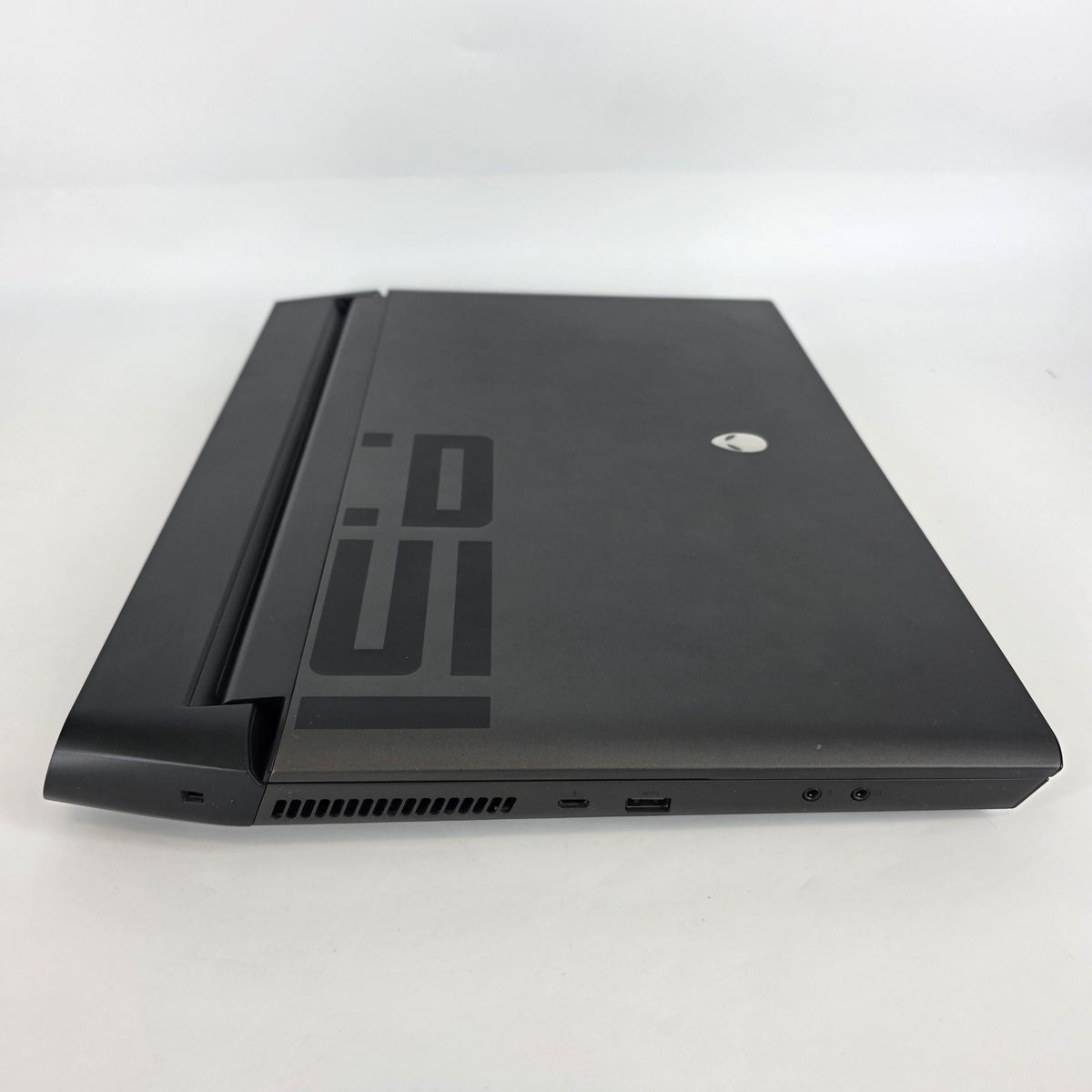 Alienware Area-51m R1 17.3 Black 3.6 GHz Intel Core i9 9th Gen. 64GB RAM 512GB Solid State Drive 500GB Solid State Drive NVIDIA GeForce RTX 2080 8 GB
