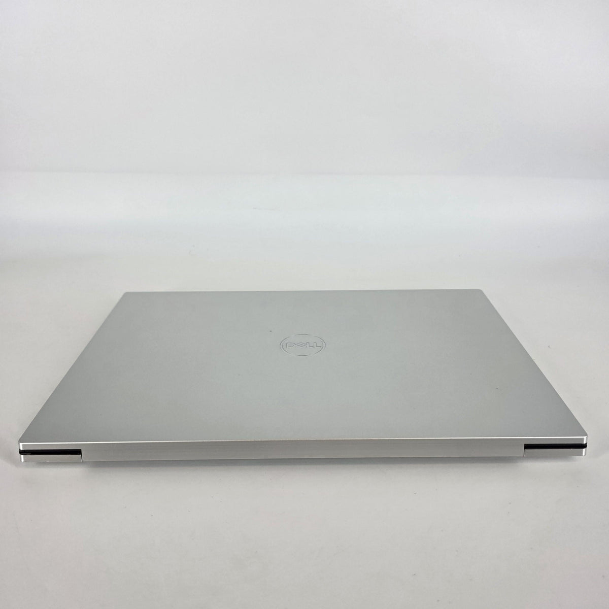 Dell XPS 17 9700 Silver 2.3 GHz Intel Core i7 10th Gen. 32GB RAM 1TB Solid State Drive NVIDIA GeForce RTX 2060 6 GB