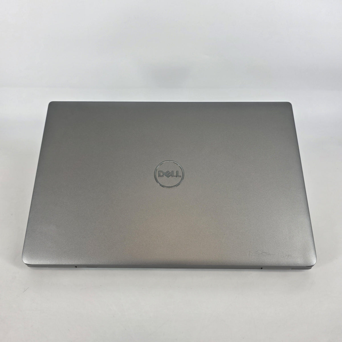 Dell Latitude 5550 15.6 Gray 1.7 GHz Intel Core Ultra 7 32GB RAM 512GB Solid State Drive