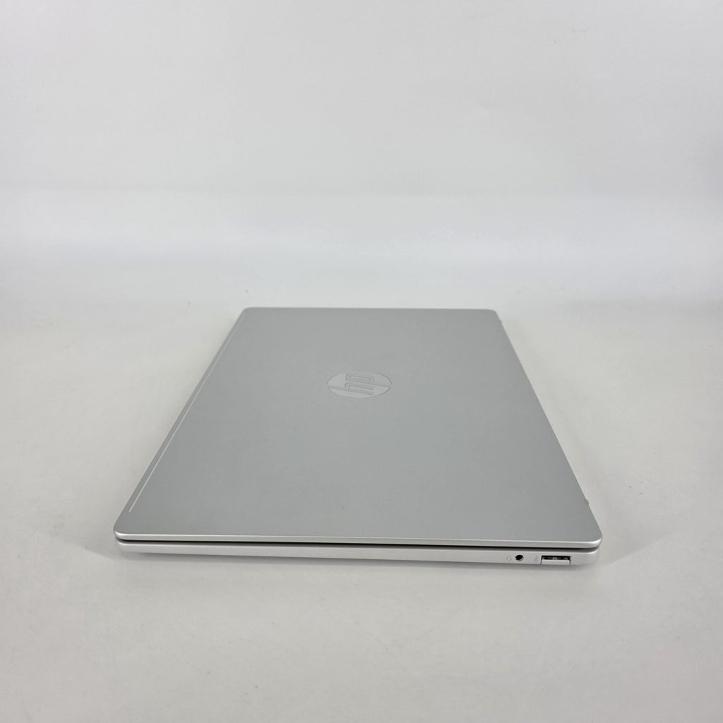 HP OmniBook 5 14 Glacier Silver 3.2 GHz Qualcomm Snapdragon X Plus 32GB RAM 1TB Solid State Drive