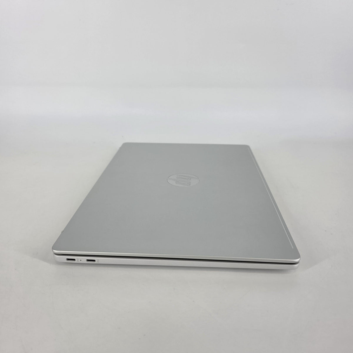 HP OmniBook 5 14 Glacier Silver 3.2 GHz Qualcomm Snapdragon X Plus 32GB RAM 1TB Solid State Drive