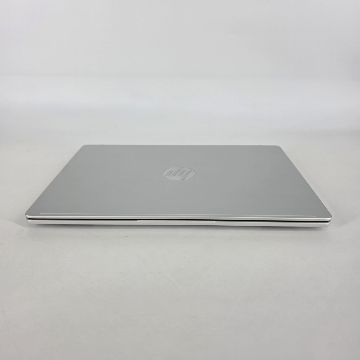 HP OmniBook 5 14 Glacier Silver 3.2 GHz Qualcomm Snapdragon X Plus 32GB RAM 1TB Solid State Drive