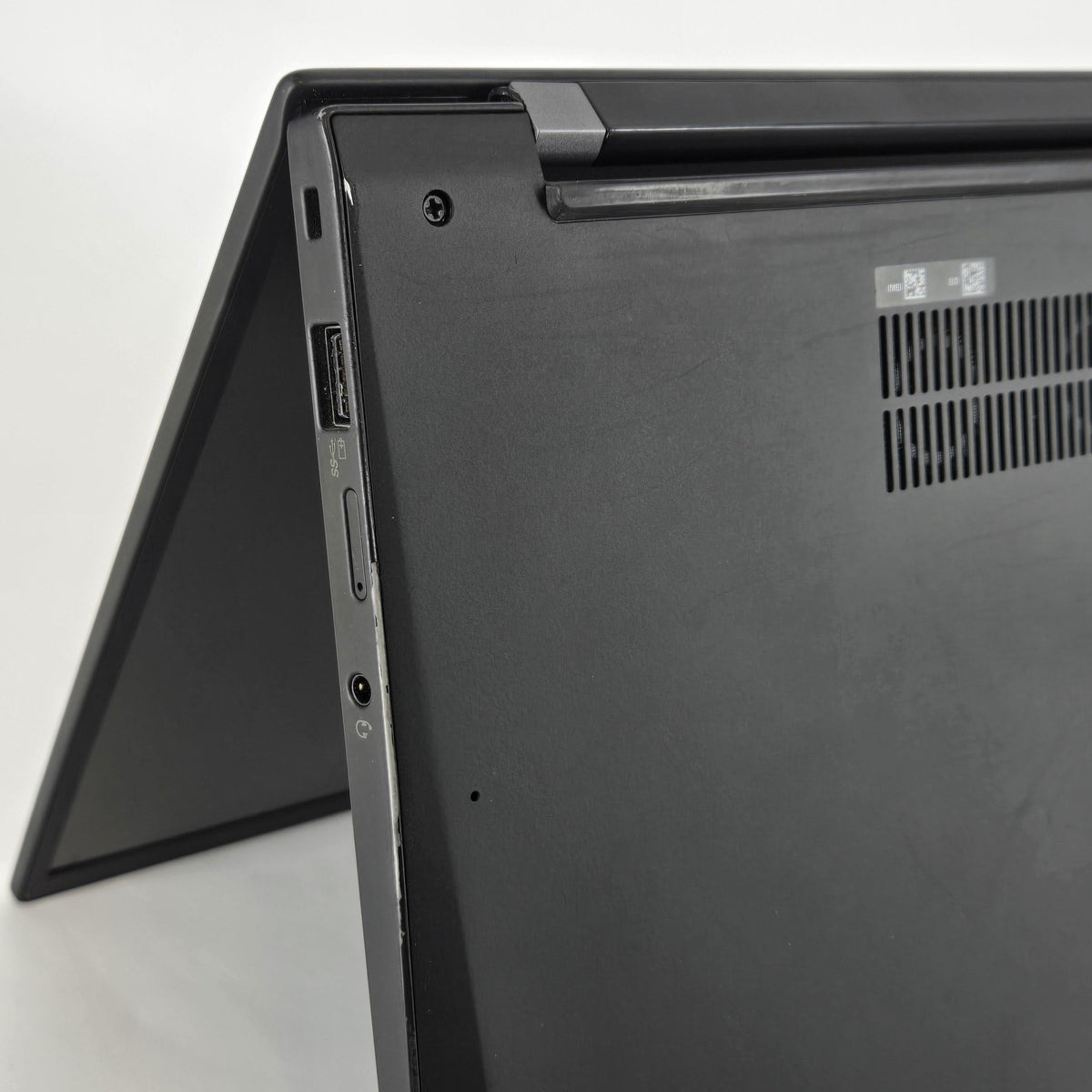Lenovo ThinkPad X1 Carbon Gen 9 14 Black 2.8 GHz Intel Core i7 11th Gen. 16GB RAM 512GB Solid State Drive