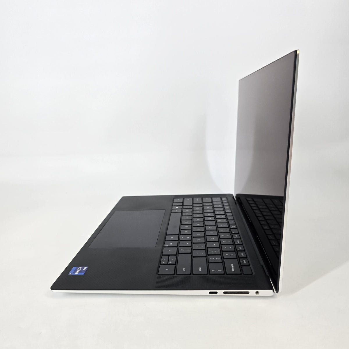 Dell XPS 15 9510 Silver 2.5 GHz Intel Core i9 11th Gen. 32GB RAM 1TB Solid State Drive NVIDIA GeForce RTX 3050 Ti 4 GB