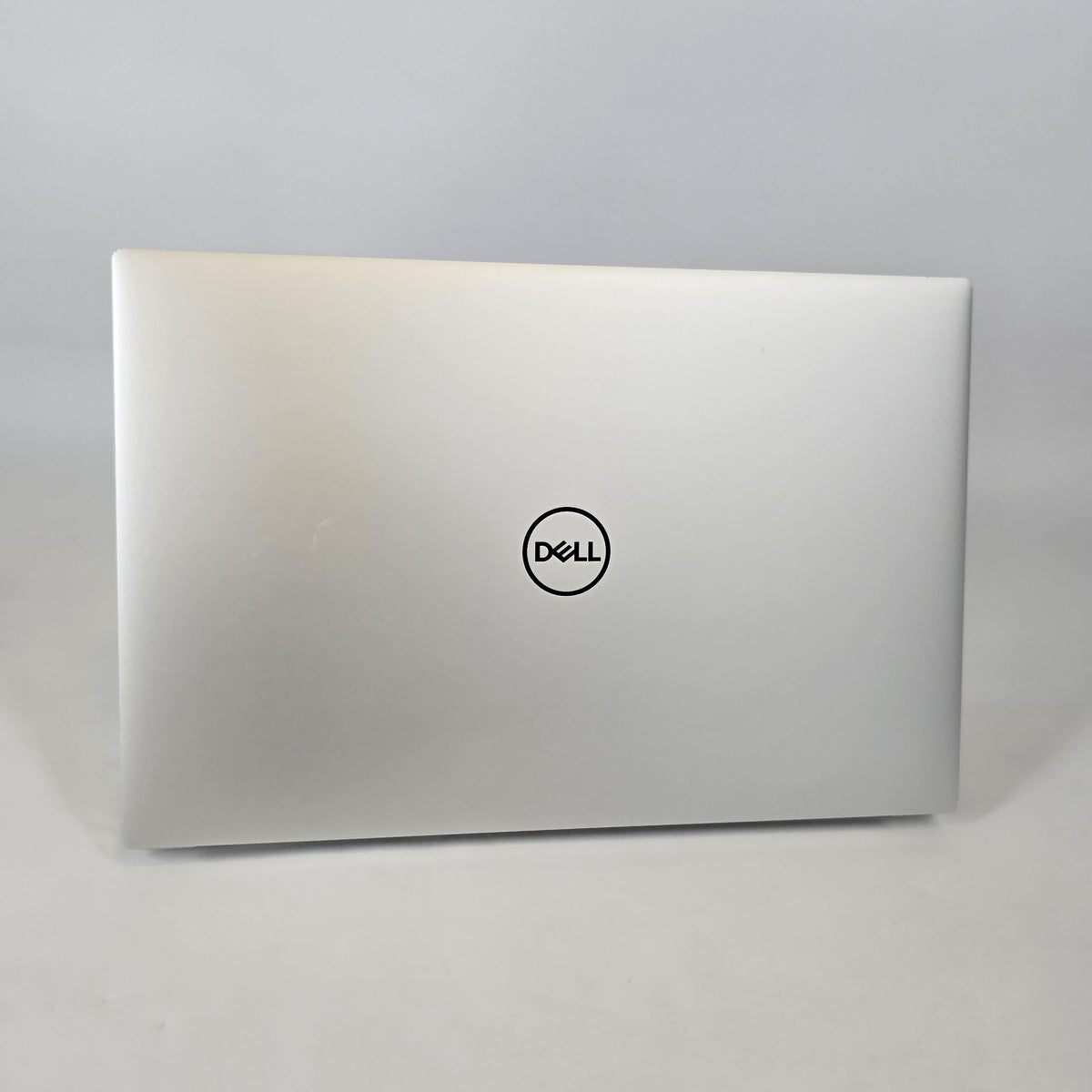 Dell XPS 15 9510 Silver 2.5 GHz Intel Core i9 11th Gen. 32GB RAM 1TB Solid State Drive NVIDIA GeForce RTX 3050 Ti 4 GB