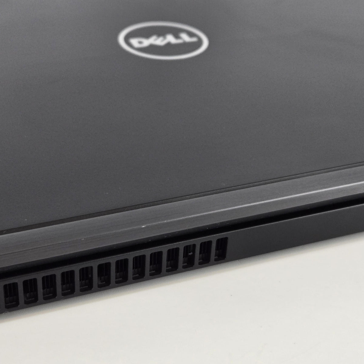 Dell Precision 3520 15.6 Black 2.8 GHz Intel Core i5 7th Gen. 16GB RAM 512GB Solid State Drive NVIDIA Quadro M620 2 GB