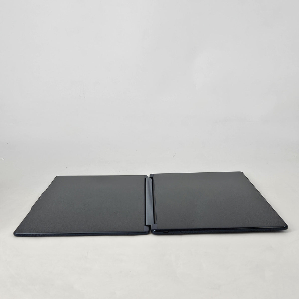 Lenovo Yoga Book 9i 13.3 Blue 2.0 GHz Intel Core Ultra 7 Series 2 16GB RAM 1TB Solid State Drive