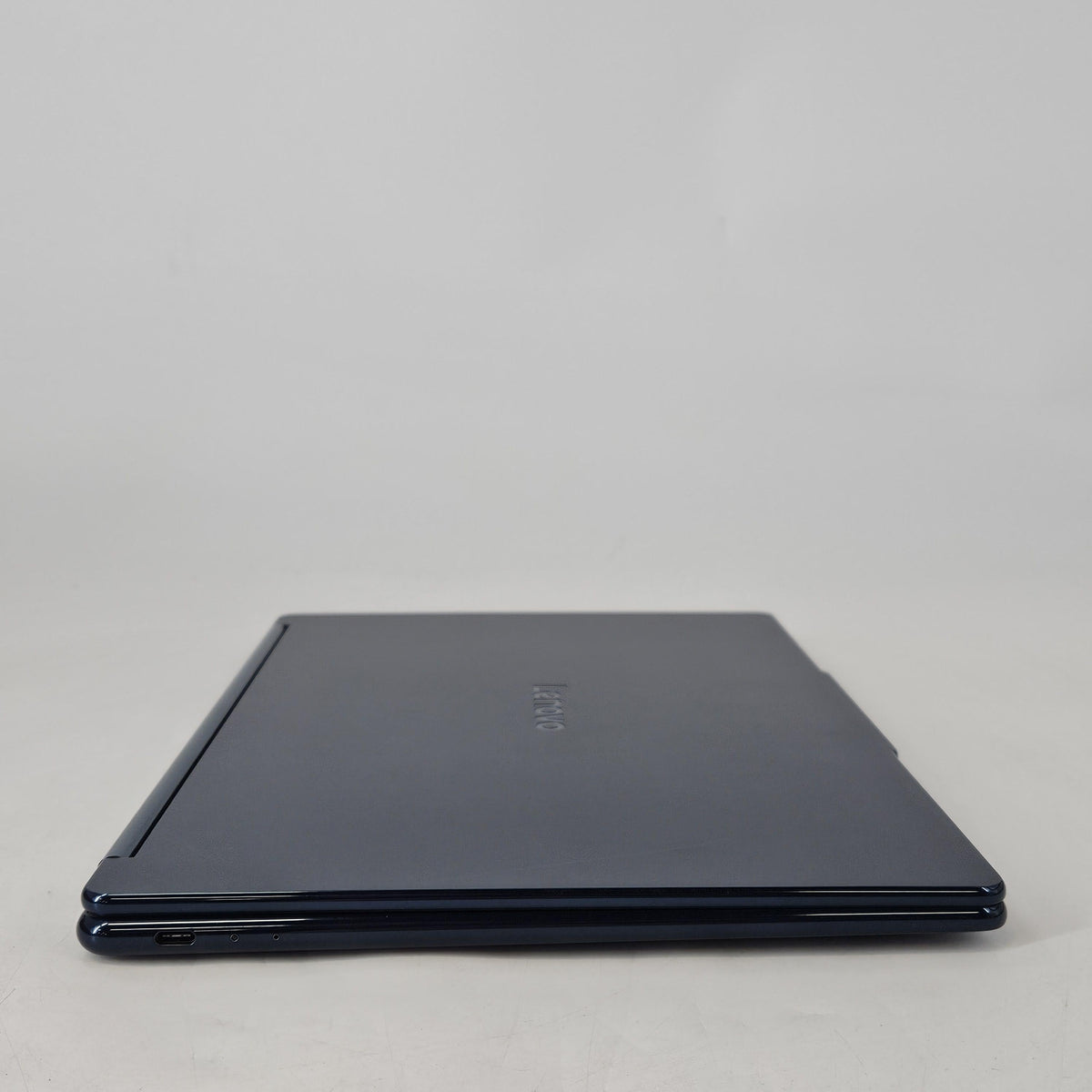 Lenovo Yoga Book 9i 13.3 Blue 2.0 GHz Intel Core Ultra 7 Series 2 16GB RAM 1TB Solid State Drive