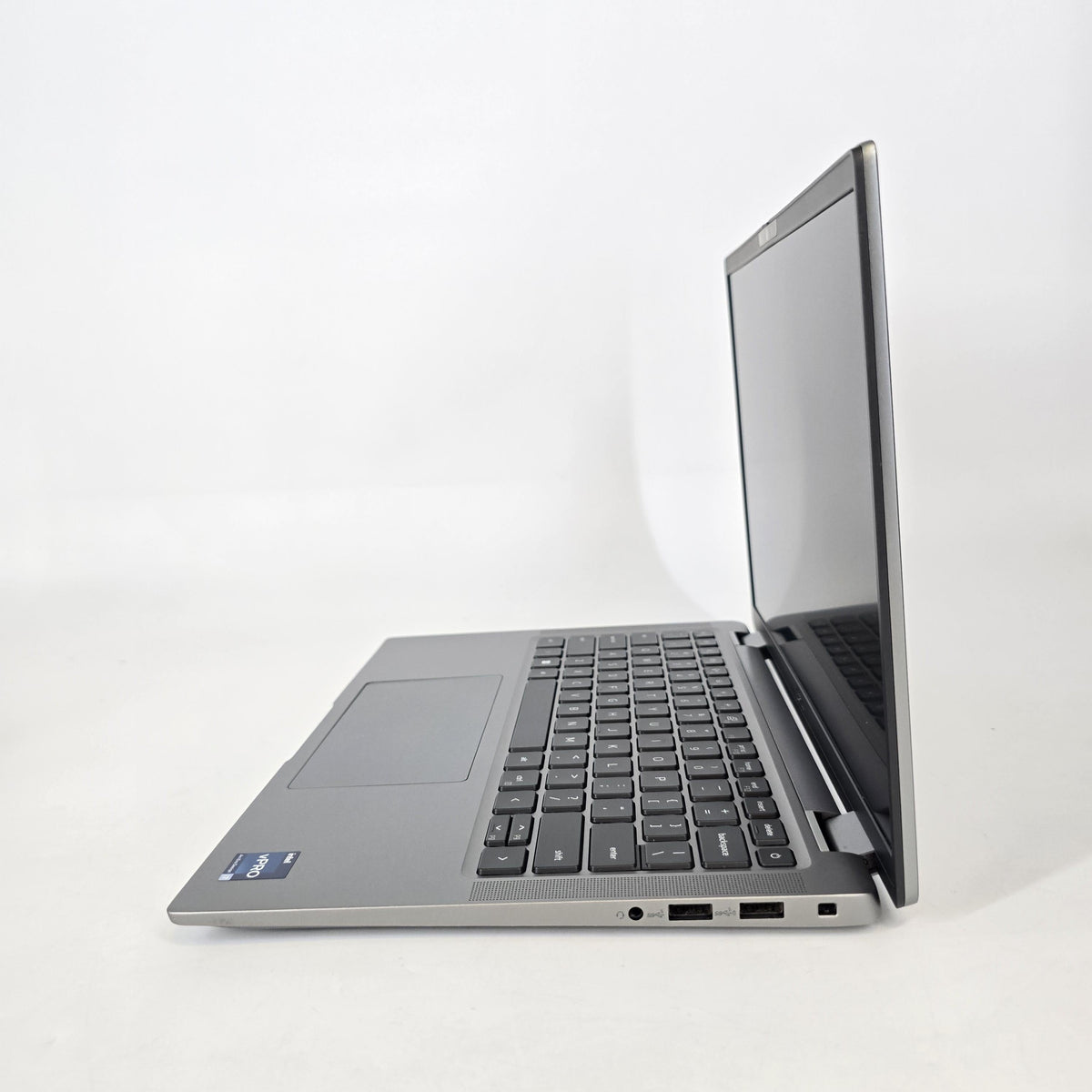 Latitude 7440 14 Gray 1.9 GHz Intel Core i7 13th Gen. 32GB RAM 256GB Solid State Drive