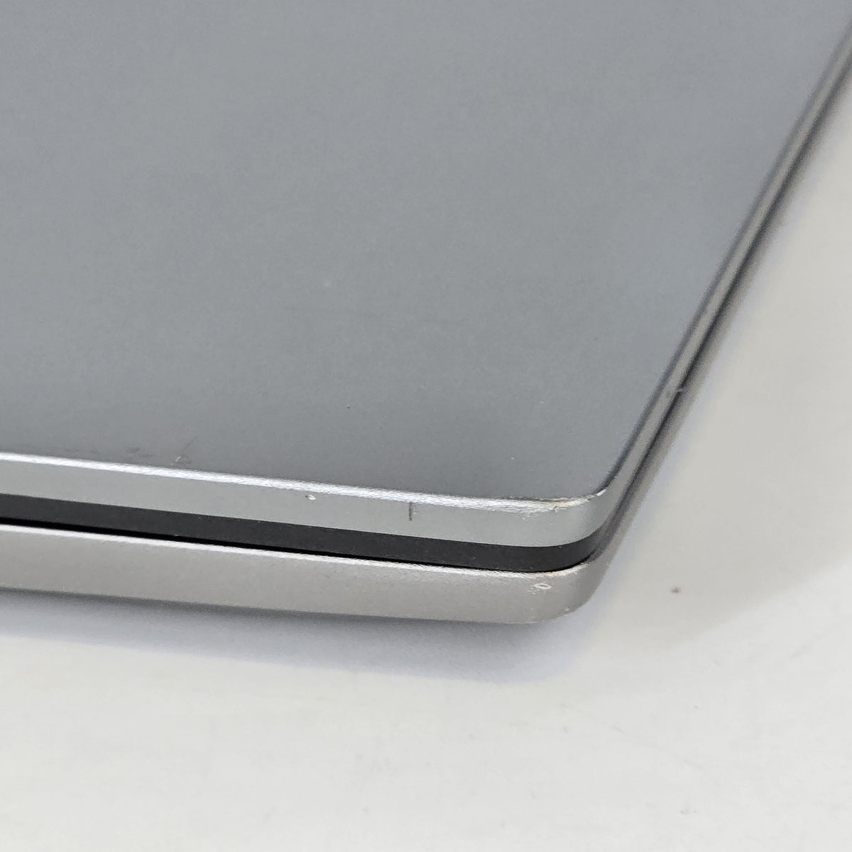 Latitude 7440 14 Gray 1.9 GHz Intel Core i7 13th Gen. 32GB RAM 256GB Solid State Drive