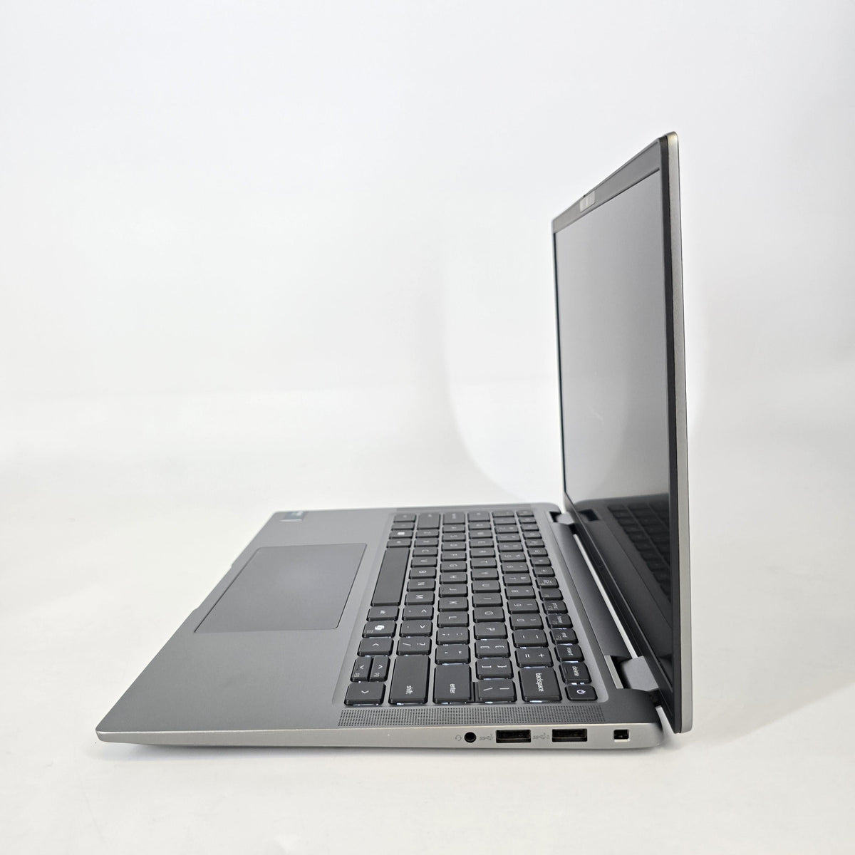 Latitude 7450 14 Gray 3.8 GHz Intel Core Ultra 7 32GB RAM 256GB Solid State Drive