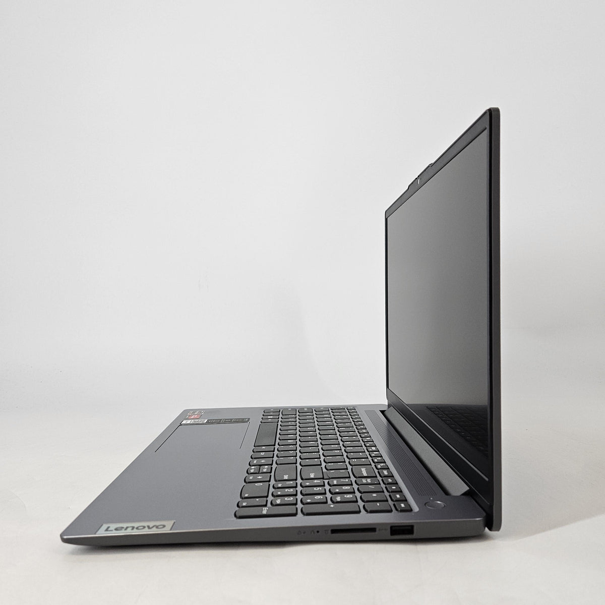 Lenovo IdeaPad Slim 3 15.6 Arctic Grey 2.0 GHz AMD Ryzen 7 5825U 16GB RAM 512GB Solid State Drive