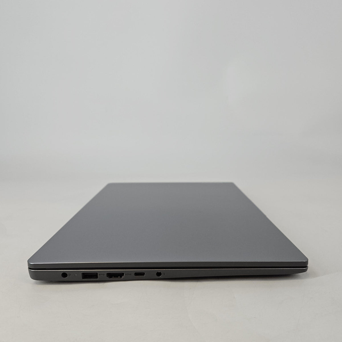 Lenovo IdeaPad Slim 3 15.6 Arctic Grey 2.0 GHz AMD Ryzen 7 5825U 16GB RAM 512GB Solid State Drive