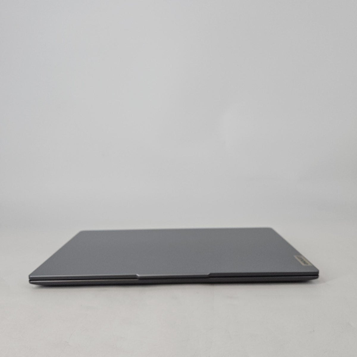 Lenovo IdeaPad Slim 3 15.6 Arctic Grey 2.0 GHz AMD Ryzen 7 5825U 16GB RAM 512GB Solid State Drive