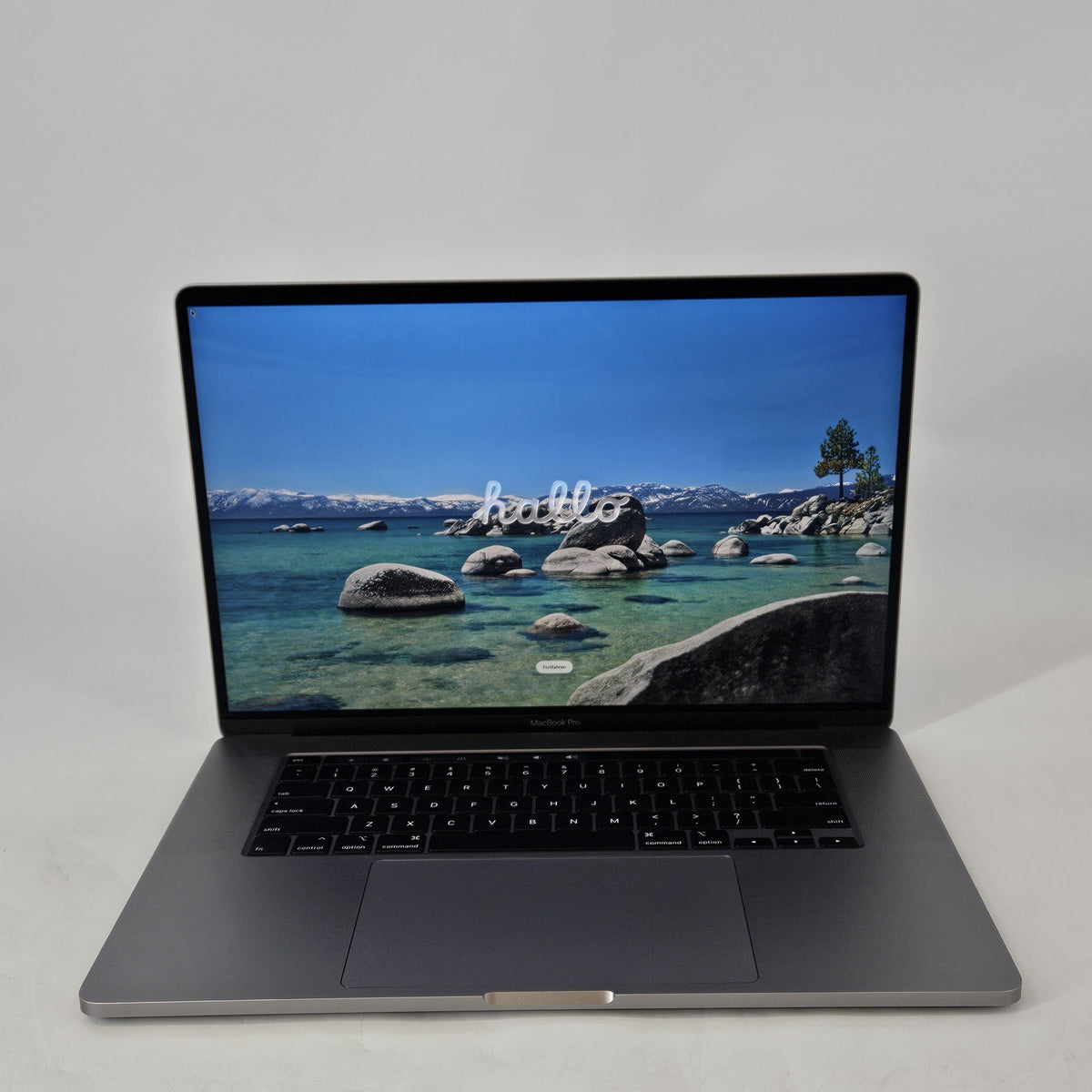 MacBook Pro 16 Touch Bar 2019 Space Gray 2.4 GHz Intel Core i9 9th Gen. 32GB RAM 512GB Solid State Drive AMD Radeon Pro 5500M 4 GB