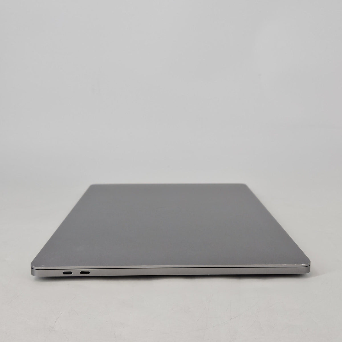 MacBook Pro 16 Touch Bar 2019 Space Gray 2.4 GHz Intel Core i9 9th Gen. 32GB RAM 512GB Solid State Drive AMD Radeon Pro 5500M 4 GB
