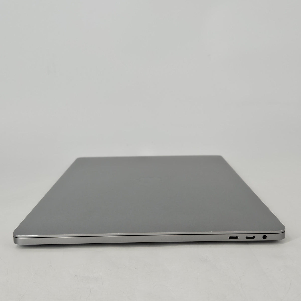 MacBook Pro 16 Touch Bar 2019 Space Gray 2.4 GHz Intel Core i9 9th Gen. 32GB RAM 512GB Solid State Drive AMD Radeon Pro 5500M 4 GB