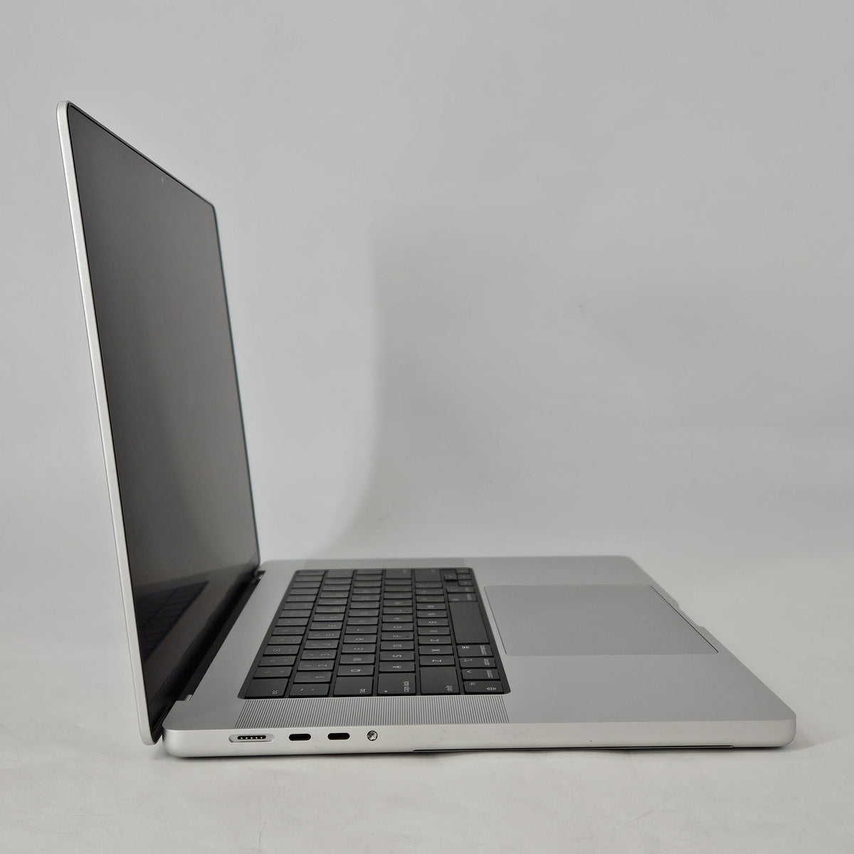 MacBook Pro 16 2024 Silver M4 Max 16-Core CPU 64GB Unified Memory 2TB Solid State Drive 40-Core GPU