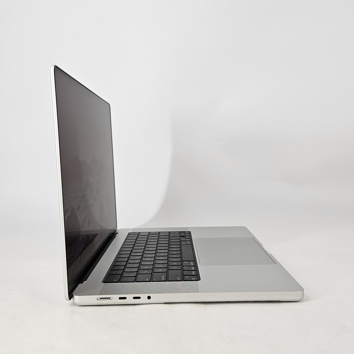 MacBook Pro 16 2024 Silver M4 Max 16-Core CPU 64GB Unified Memory 2TB Solid State Drive 40-Core GPU