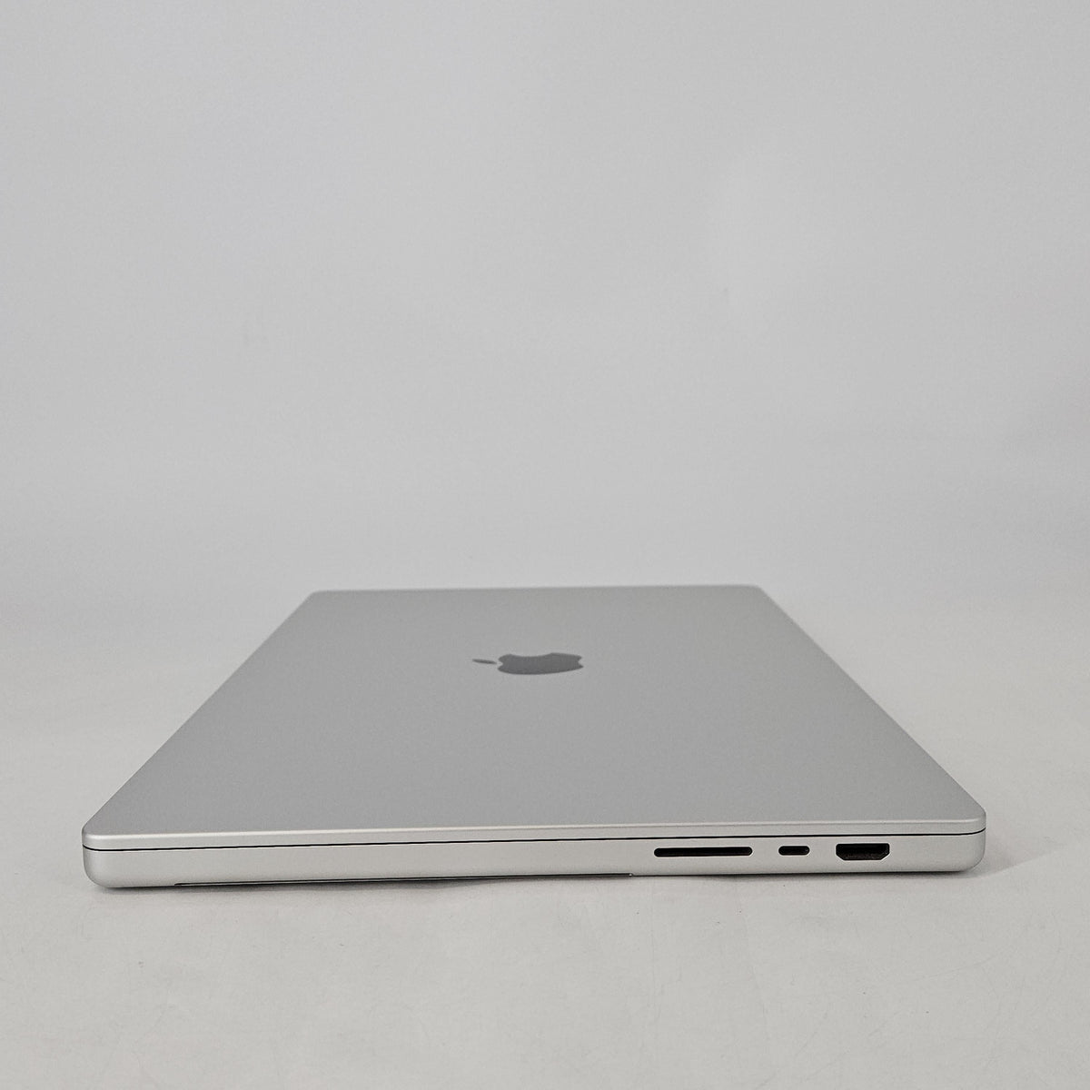 MacBook Pro 16 2024 Silver M4 Max 16-Core CPU 64GB Unified Memory 2TB Solid State Drive 40-Core GPU