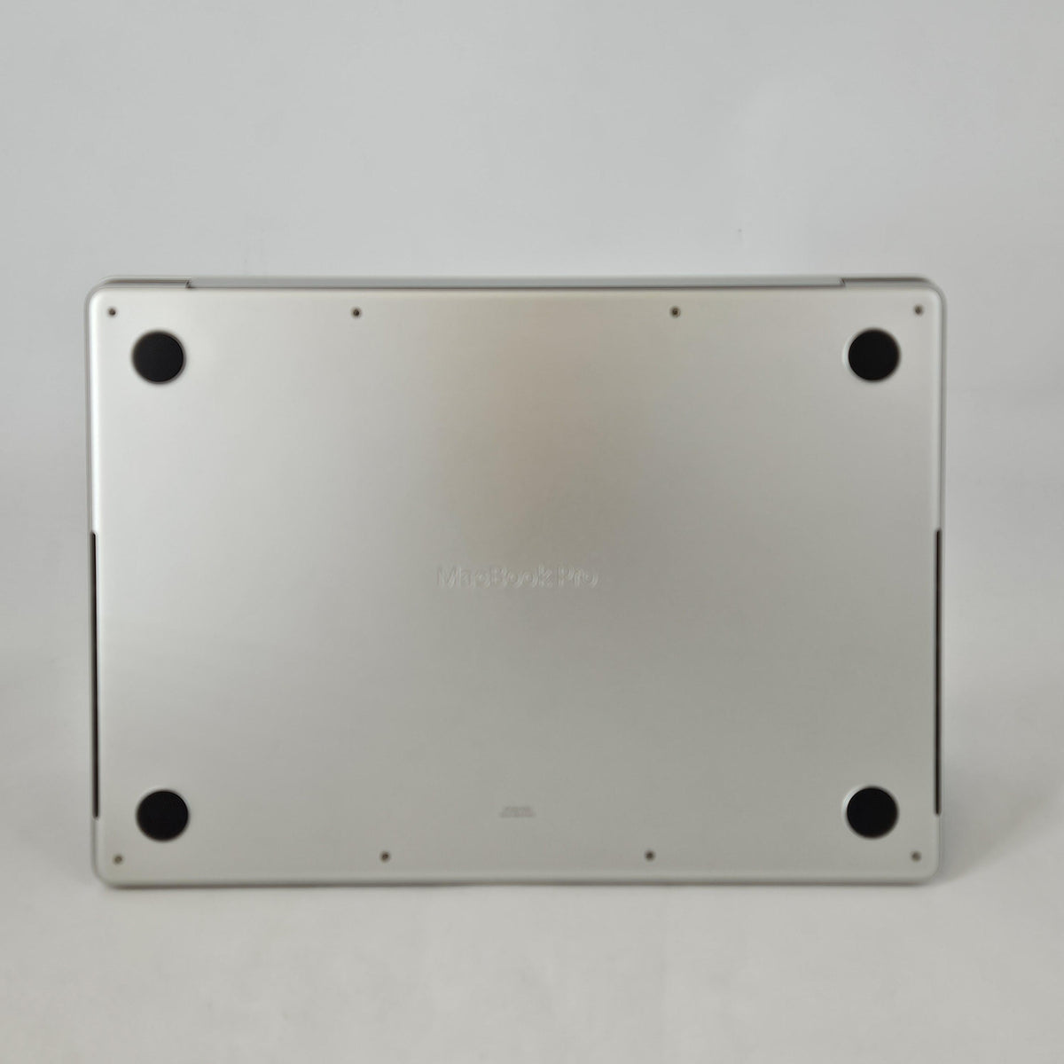 MacBook Pro 14 2025 Silver M5 10-Core CPU 32GB Unified Memory 4TB Solid State Drive 10-Core GPU