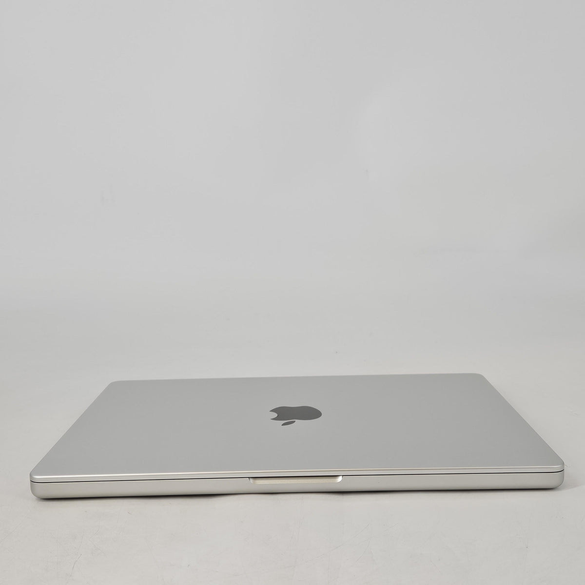 MacBook Pro 14 2025 Silver M5 10-Core CPU 32GB Unified Memory 4TB Solid State Drive 10-Core GPU